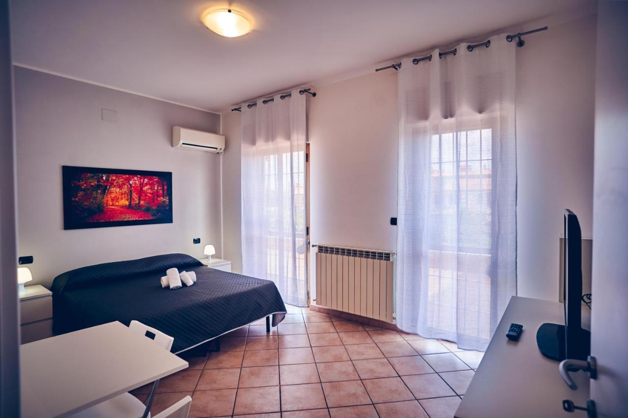 Travelershome 7Metri Guesthouse Ciampino Exterior foto
