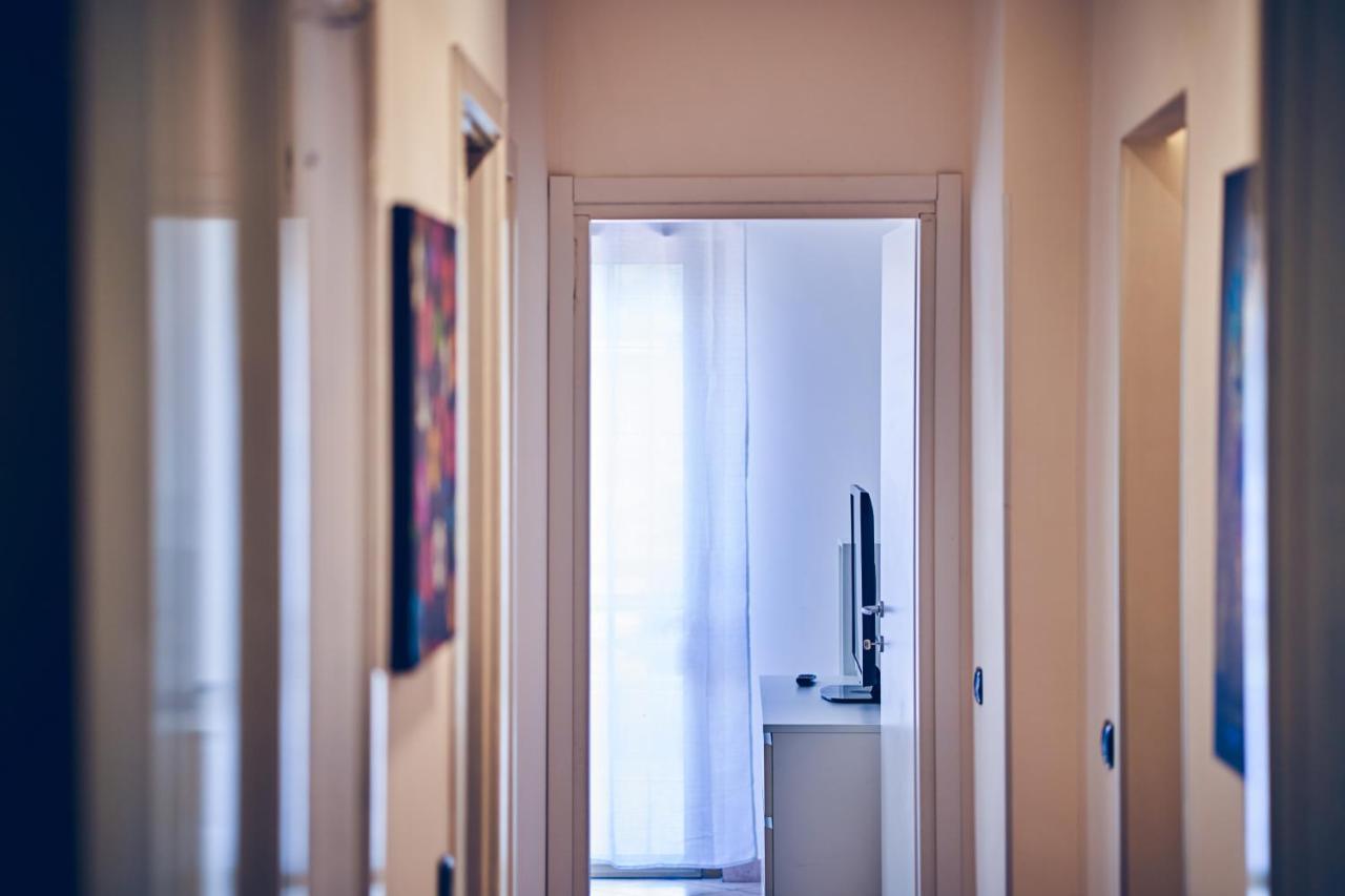 Travelershome 7Metri Guesthouse Ciampino Exterior foto