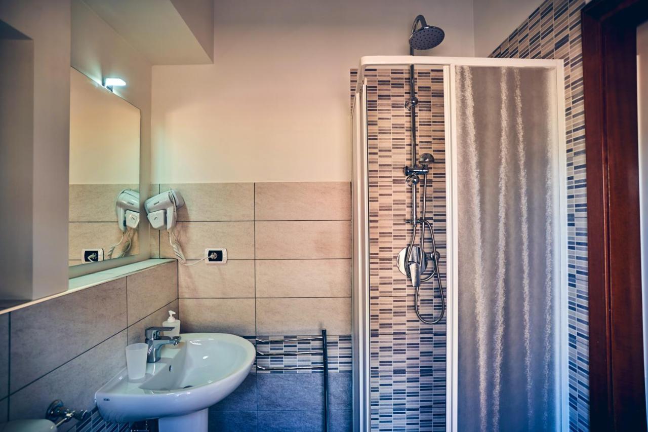 Travelershome 7Metri Guesthouse Ciampino Exterior foto
