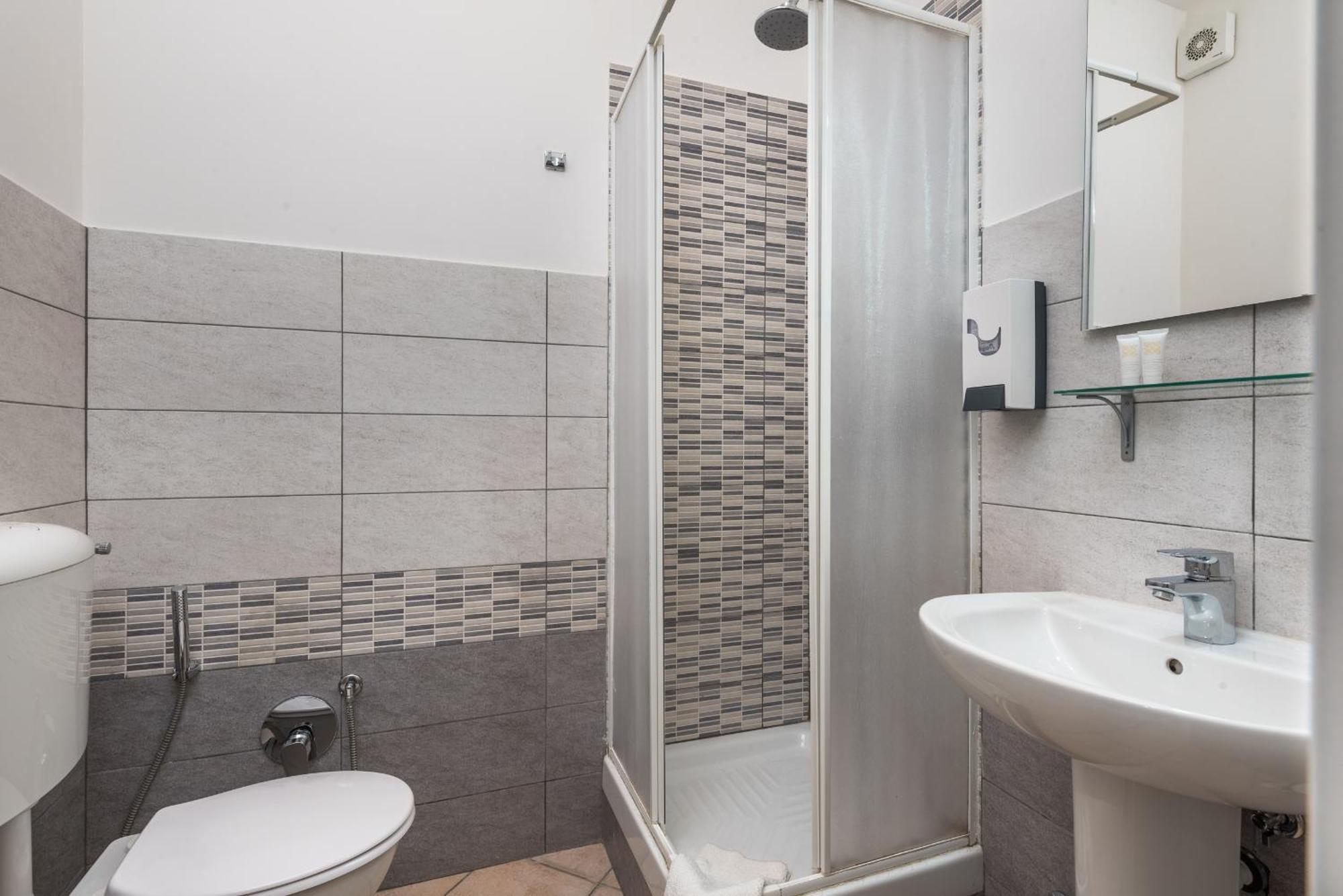 Travelershome 7Metri Guesthouse Ciampino Exterior foto